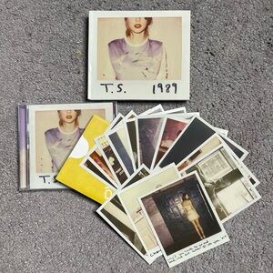 Taylor Swift 1989 CD 2014 with Slipcase & 13 Polaroid Photos of Taylor Working
